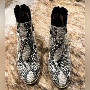 Blondo Black and Gray Snakeskin Cutout Ankle Booties l 7.5